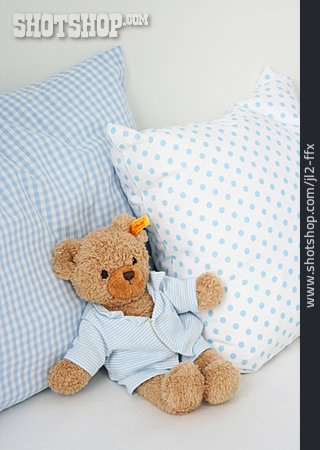 
                Teddybär, Kinderbett                   