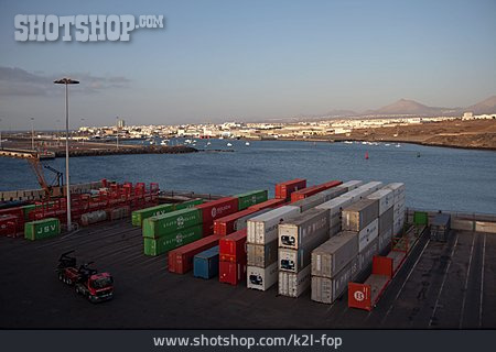 
                Lanzarote, Containerhafen, Arrecife                   