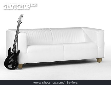 
                Couch, E-gitarre                   