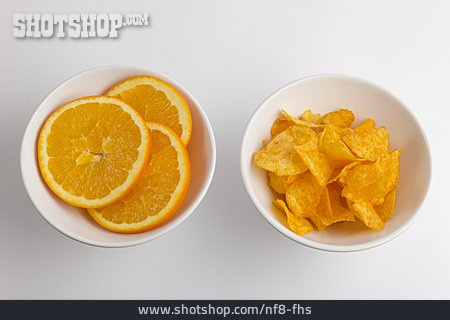 
                Gegensatz, Orangenscheibe, Chips                   