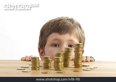 
                Junge, Münzstapel, Taschengeld                   
