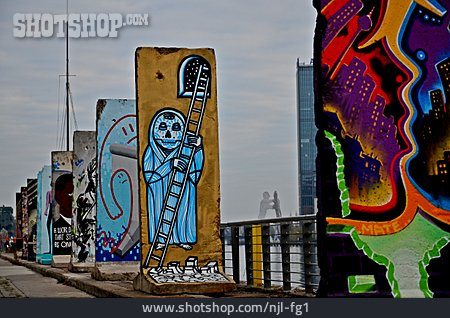 
                Berlin, Berliner Mauer, Mauerstein                   