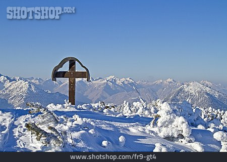 
                Verschneit, Gipfelkreuz, Wetterstein                   
