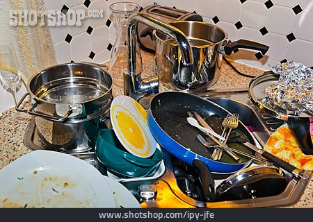 
                Geschirr, Abwasch, Küchenarbeit                   