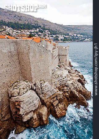 
                Brandung, Stadtmauer, Dubrovnik                   