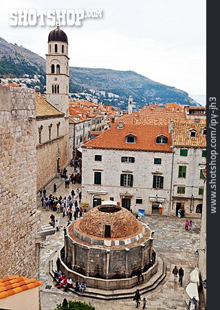 
                Städtisches Leben, Brunnen, Dubrovnik                   