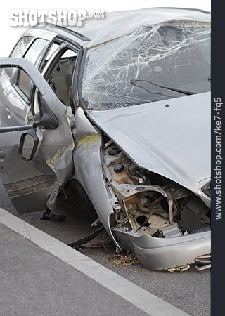 
                Verkehrsunfall, Totalschaden, Unfallauto                   