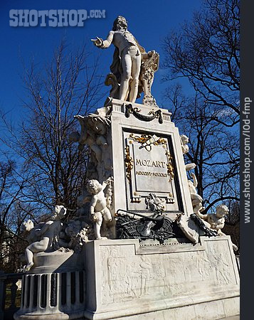 
                Statue, Wien, Mozartdenkmal                   