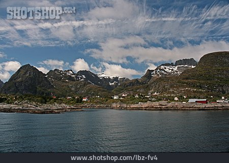 
                Norwegen, Lofoten, Küstenlandschaft                   