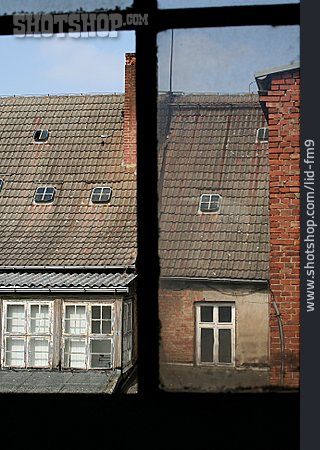 
                Wohnhaus, Fenster, Durchblick                   