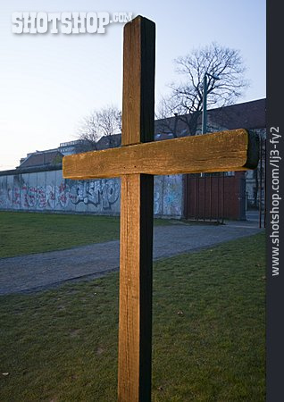 
                Kreuz, Berliner Mauer, Gedenken                   