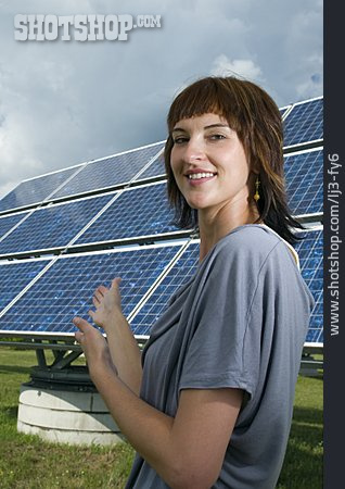 
                Frau, Umweltfreundlich, Solarenergie                   