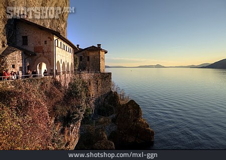 
                Kloster, Lago Maggiore, Santa Caterina Del Sasso                   