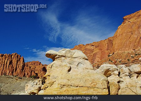 
                Felswand, Utah, Capitol-reef-nationalpark                   