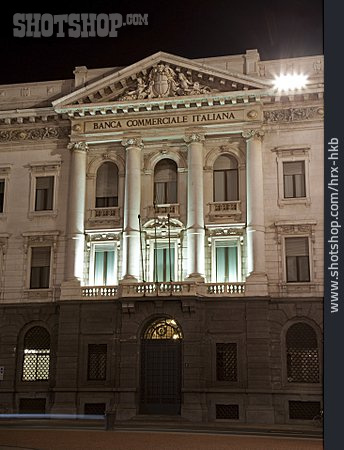 
                Beleuchtet, Tympanon, Bankgebäude                   