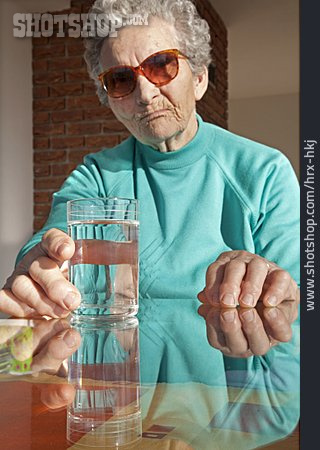 
                Seniorin, Wasserglas                   