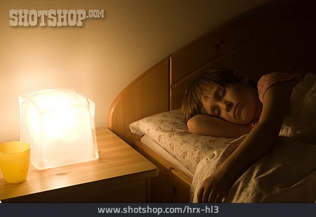 
                Kind, Schlafen, Nachttischlampe                   