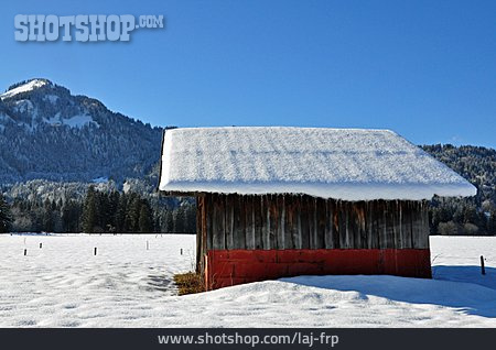 
                Verschneit, Holzhütte                   