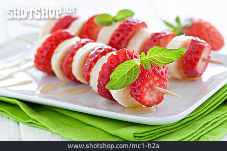 
                Erdbeere, Banane, Fruchtspieß                   