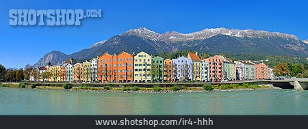 
                Innsbruck, Häuserfront                   