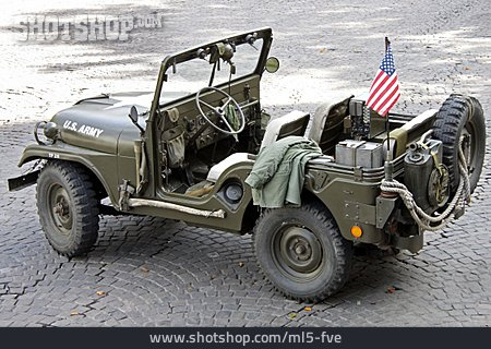 
                Militär, Geländewagen, Jeep                   