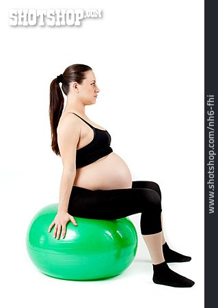 
                Schwangerschaft, Gymnastikball, Geburtsvorbereitung                   