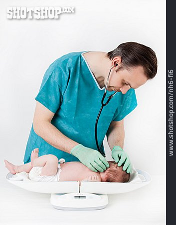 
                Arzt, Untersuchen, Neugeborenes                   