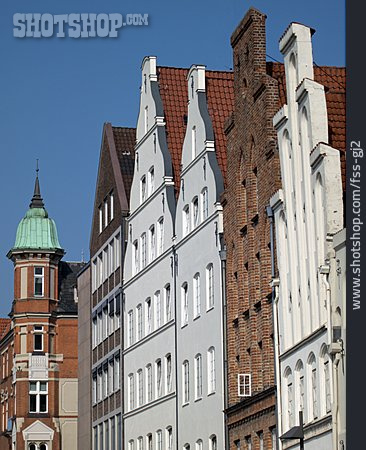 
                Fassade, Häuserzeile, Lübeck                   