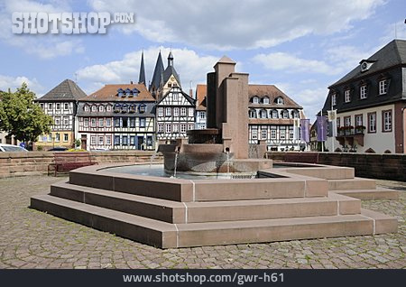 
                Altstadt, Brunnen, Gelnhausen                   
