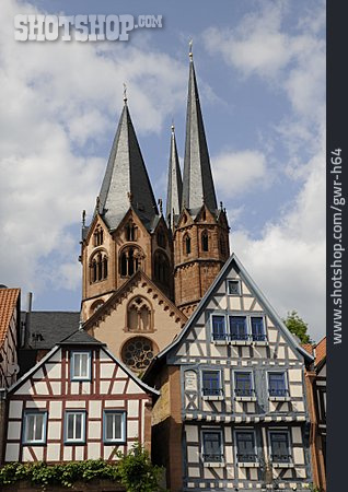 
                Altstadt, Kirchturm, Fachwerkhaus                   