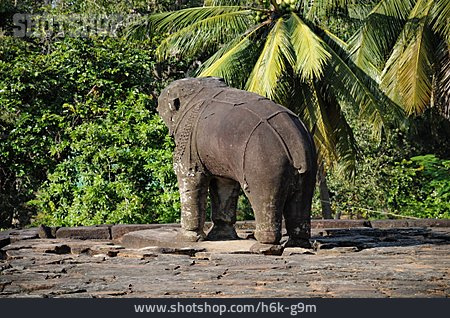 
                Skulptur, Elefant, Bakong                   