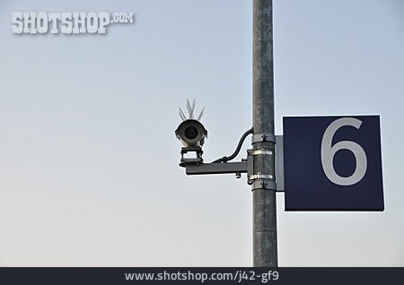 
                Bahnhof, überwachungskamera, Videokamera, Videoüberwachung                   