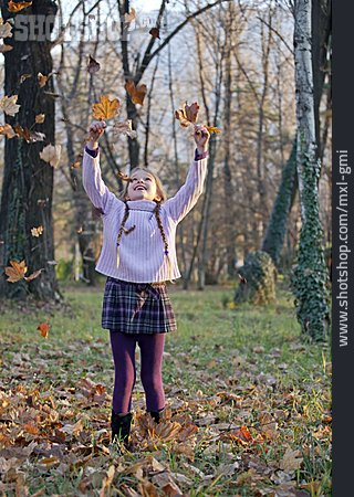 
                Kind, Mädchen, Herbst, Lebensfreude                   