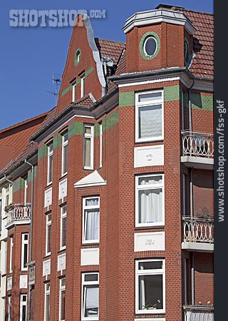 
                Wohnhaus, Haus, Altbau, Backsteingebäude, Mietshaus                   