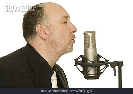 
                Mann, Mikrofon, Sänger, Singen                   