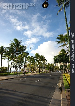 
                Waikiki, Honolulu, Kalakaua Avenue                   