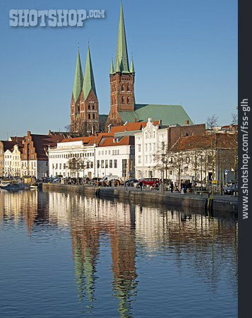 
                Petrikirche, Marienkirche, Lübeck                   