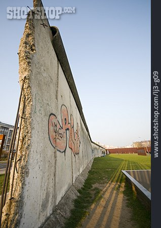 
                Berliner Mauer, Abgrenzung, Gedenken                   