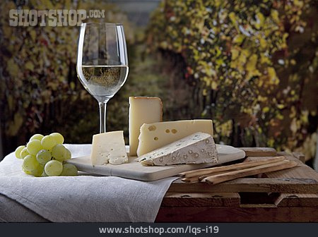 
                Käse, Weinberg, Weißwein                   