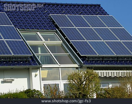
                Solar, Photovoltaik, Solaranlage, Solardach                   