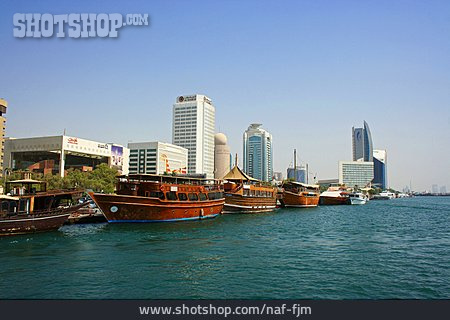 
                Hafen, Dubai                   