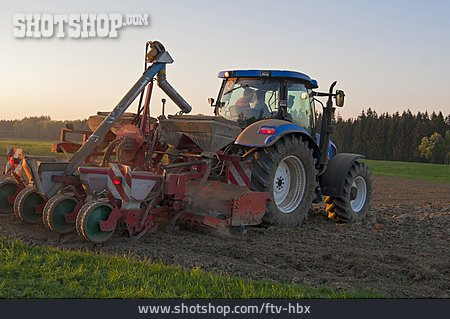 
                Traktor, Ackerbau, Aussaat                   