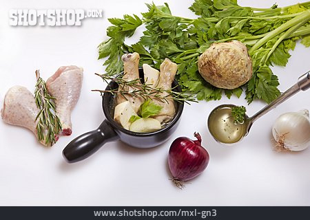 
                Zutaten, Suppengemüse, Hühnerbrühe, Hühnersuppe                   