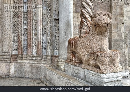 
                Statue, Verona, Santa Maria Matricolare                   