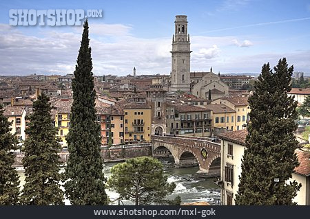 
                Verona, Ponte Pietra, Santa Maria Matricolare                   