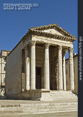
                Pula, Augustus-tempel                   