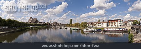 
                Auxerre, Yonne                   