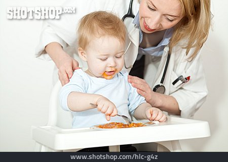 
                Kleinkind, Gesunde Ernährung, Essen, Kinderärztin, Babybrei                   
