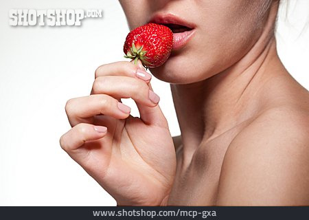 
                Junge Frau, Erdbeere, Verführerisch                   