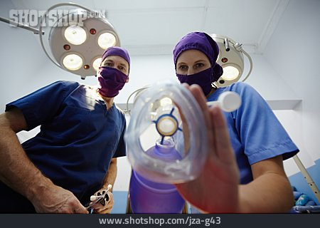 
                Sauerstoffmaske, Operation, Narkose, Operieren                   